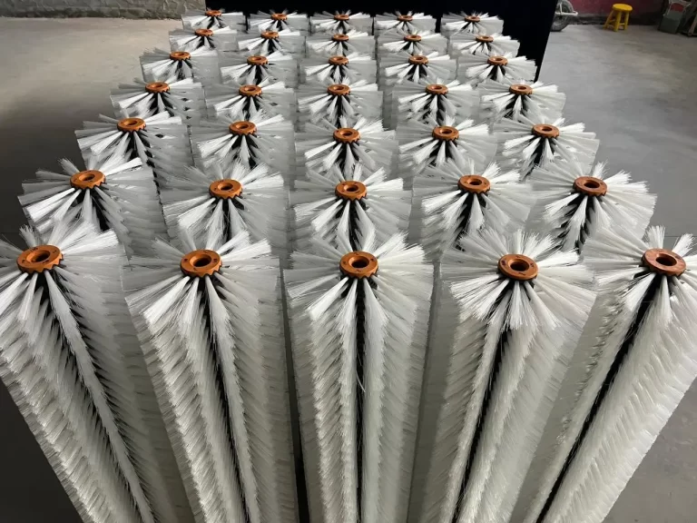 Escovas industriais de nylon cristal fabricadas pela Cardoso Máquinas